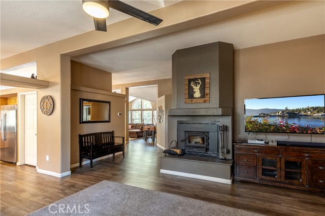 Detail Gallery Image 17 of 40 For 950 Alpenweg Dr, Big Bear City,  CA 92314 - 4 Beds | 2 Baths