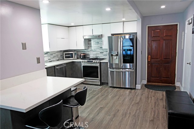 Detail Gallery Image 2 of 19 For 2053 Barry, Los Angeles,  CA 90025 - 2 Beds | 2 Baths