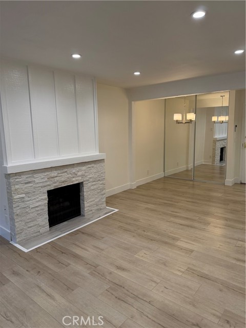 Detail Gallery Image 3 of 39 For 6275 Canoga, Woodland Hills,  CA 91367 - 2 Beds | 1 Baths