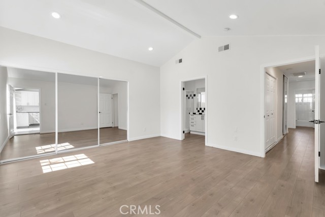 5434 Sylvia Avenue, Tarzana CA: https://media.crmls.org/medias/571a0797-0b06-4bd6-951f-0a336bb08ef3.jpg