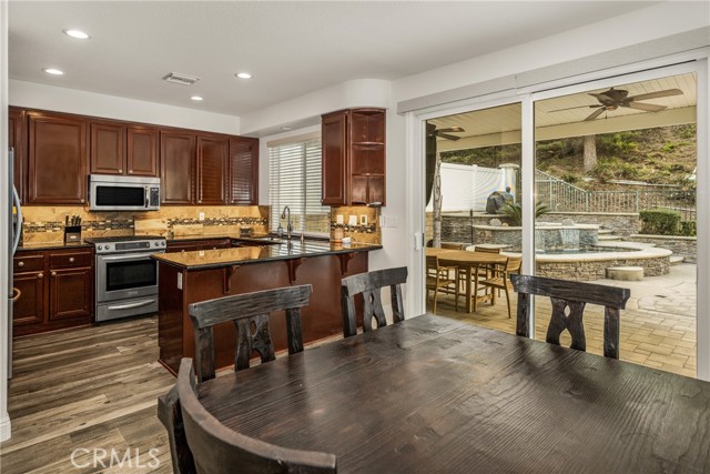 Detail Gallery Image 17 of 32 For 995 S Silver Star Way, Anaheim,  CA 92808 - 3 Beds | 2/1 Baths