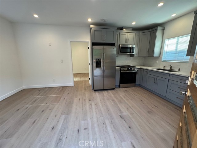 Detail Gallery Image 4 of 10 For 6427 Nagle, Van Nuys,  CA 91401 - 1 Beds | 1 Baths