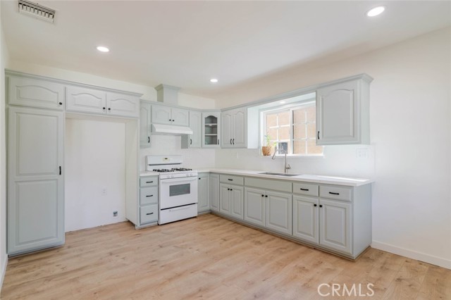 Detail Gallery Image 3 of 23 For 13716 Judd St, Pacoima,  CA 91331 - 2 Beds | 1 Baths