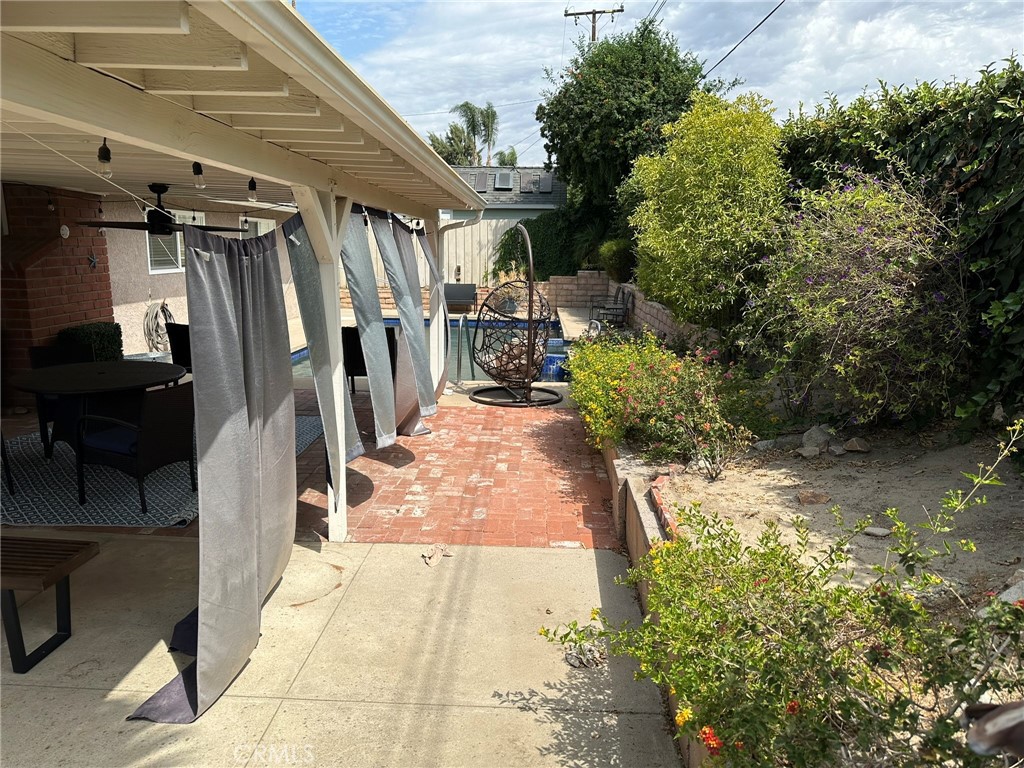 https://media.crmls.org/medias/571d9a03-01f9-4b4e-8818-cb720da7bbab.jpg?preset=X-Large