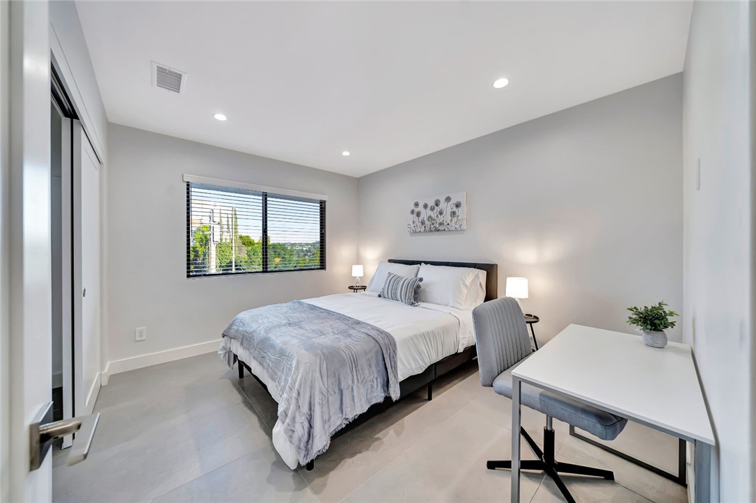 Detail Gallery Image 22 of 46 For 3600 Sapphire Dr, Encino,  CA 91436 - 4 Beds | 2/1 Baths