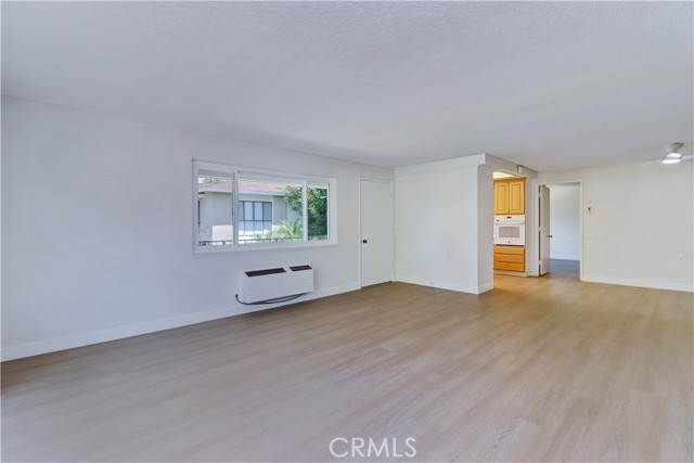 925 Ave Majorca, Laguna Woods CA: https://media.crmls.org/medias/571f3591-7ca9-44d4-b481-db547f8d85c6.jpg