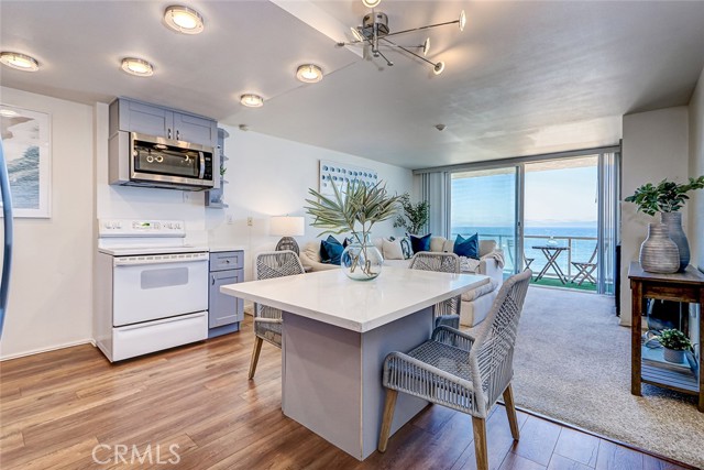 615 Esplanade, Redondo Beach, California 90277, 1 Bedroom Bedrooms, ,1 BathroomBathrooms,Residential,For Sale,Esplanade,SB25196667