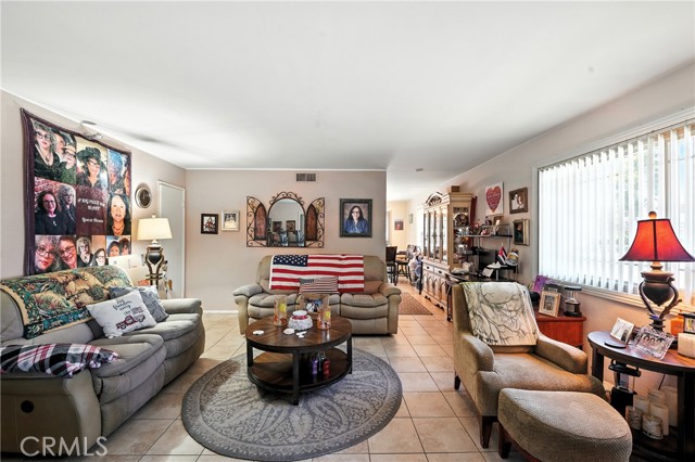 11702 Lakewood Boulevard, Downey CA: https://media.crmls.org/medias/571f4a39-8199-44c6-89af-411cda736e44.jpg