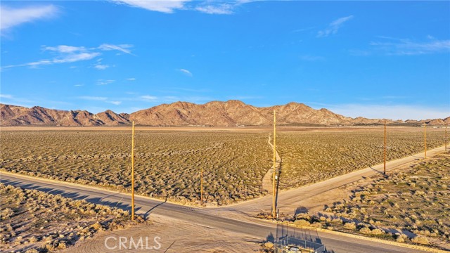 Detail Gallery Image 7 of 19 For 317 Highway 18, Lucerne Valley,  CA 92356 - – Beds | – Baths