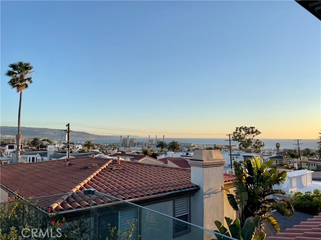 1048 8th Street, Hermosa Beach, California 90254, 3 Bedrooms Bedrooms, ,2 BathroomsBathrooms,Residential,Sold,8th,SB22066181