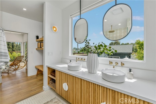 Image 16 of 43 For 2240 Ewing Street