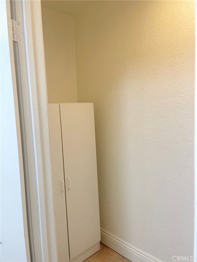 https://media.crmls.org/medias/571fef95-ae71-4860-a3e4-cdfd4f6c6bf9.jpg?preset=X-Large