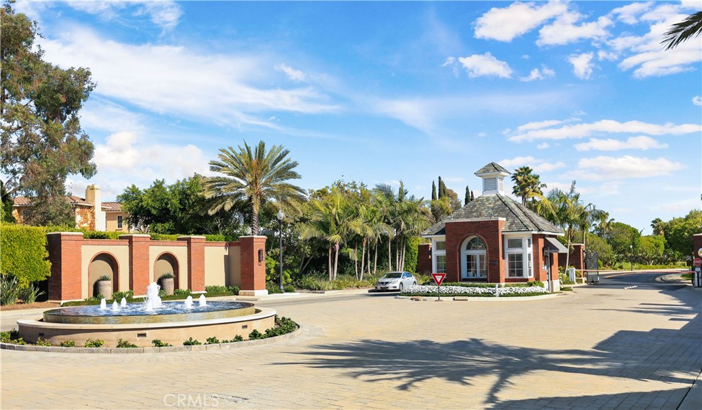 https://media.crmls.org/medias/572011f0-4719-4e6e-95f9-8f240b3e4092.jpg?preset=X-Large