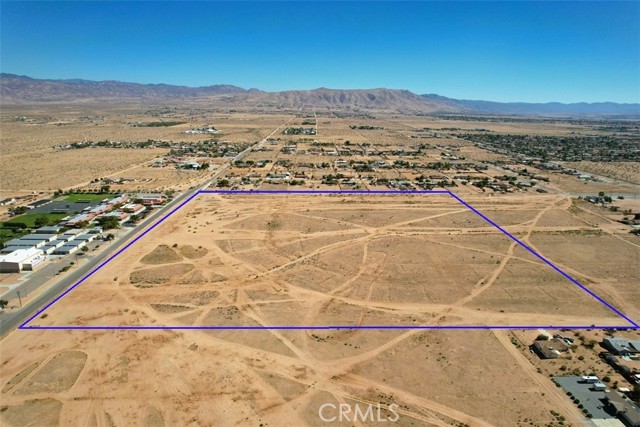 33 Mesquite Road, Apple Valley CA: https://media.crmls.org/medias/572046fd-f30f-4057-83b3-721160c2decb.jpg