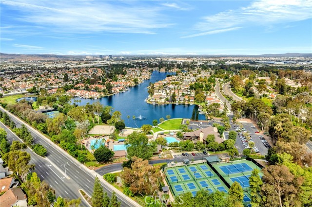 21704 Lake Vista Dr, Lake Forest CA: https://media.crmls.org/medias/5720b528-4bf0-4047-83fb-139c3335e9cf.jpg