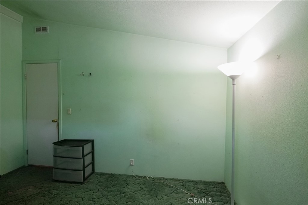 https://media.crmls.org/medias/57212b7e-c47d-4fed-bb07-5d61b7c6b84d.jpg?preset=X-Large