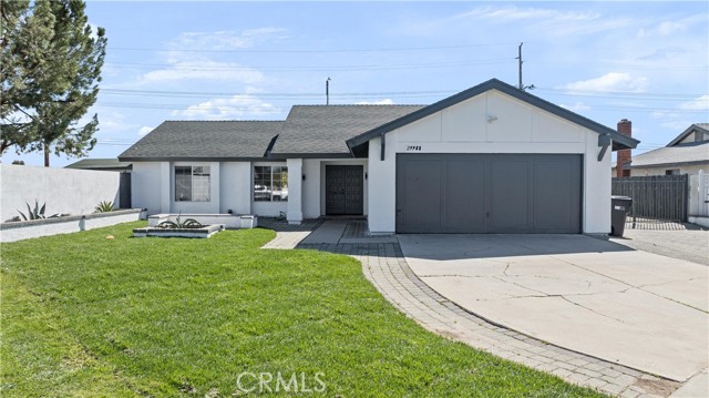 Detail Gallery Image 1 of 32 For 29988 Sun Country Ln, Menifee,  CA 92586 - 4 Beds | 2 Baths