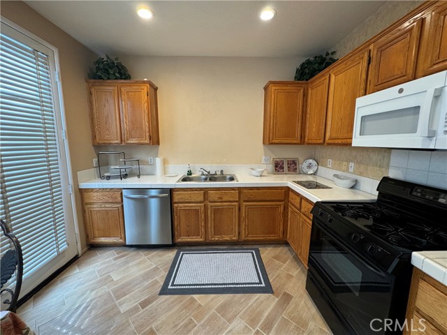 Detail Gallery Image 7 of 23 For 7164 Almeria Ave, Fontana,  CA 92336 - 4 Beds | 2/1 Baths