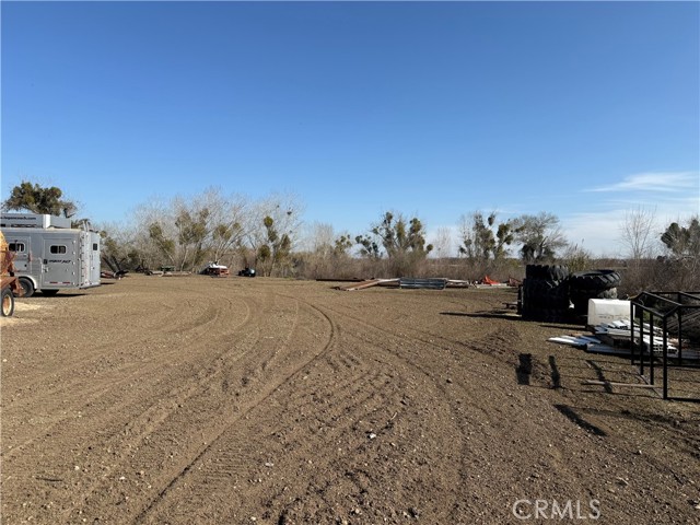 Detail Gallery Image 8 of 70 For 25565 Road 13, Chowchilla,  CA 93610 - 4 Beds | 3 Baths