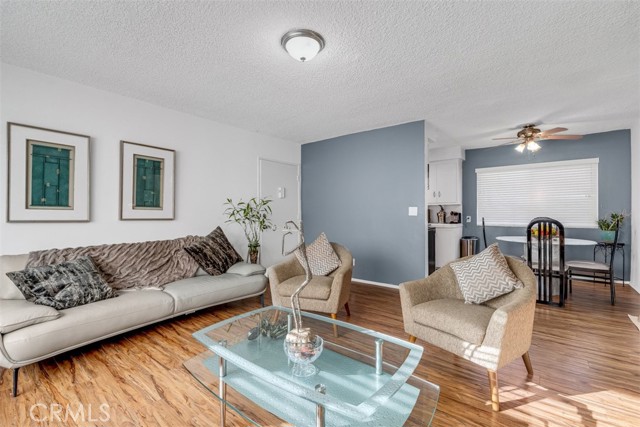 6640 Darby Avenue, Reseda CA: https://media.crmls.org/medias/5722d965-5570-46d4-a099-3ca30638104b.jpg