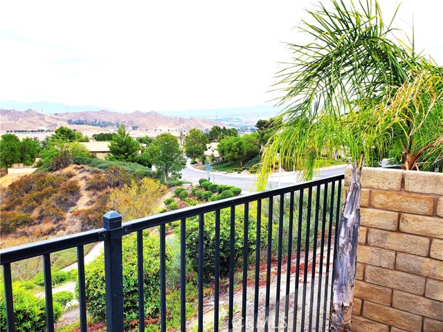 Detail Gallery Image 12 of 34 For 30160 Holmby Ct, Castaic,  CA 91384 - 4 Beds | 3 Baths