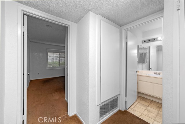 202 Evergreen Court, Azusa CA: https://media.crmls.org/medias/572408b8-9ad6-46ca-aa7c-44ca3f93c59f.jpg