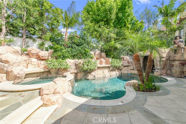 Front Image Thumbnail for CROC26084566