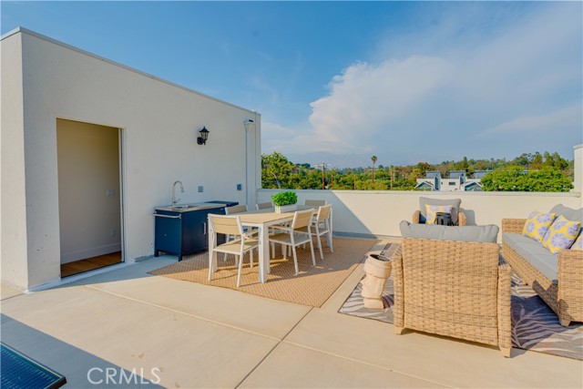 712 N Chestnut Avenue, Los Angeles CA: https://media.crmls.org/medias/5725f01e-ec9e-4504-8e08-489d4f419c13.jpg