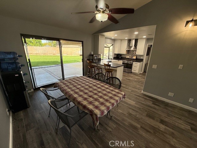 19534 Kiningham Drive, Bloomington CA: https://media.crmls.org/medias/57260eb7-4f63-4472-bd58-91be1d04339d.jpg