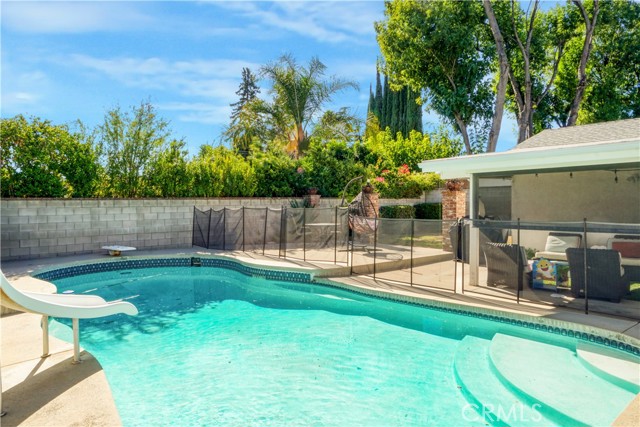 Detail Gallery Image 8 of 44 For 24206 Saint Edens Circle, West Hills,  CA 91307 - 3 Beds | 2 Baths