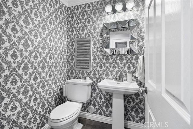 Detail Gallery Image 15 of 33 For 2061 Riverbirch Dr, Simi Valley,  CA 93063 - 4 Beds | 2/1 Baths