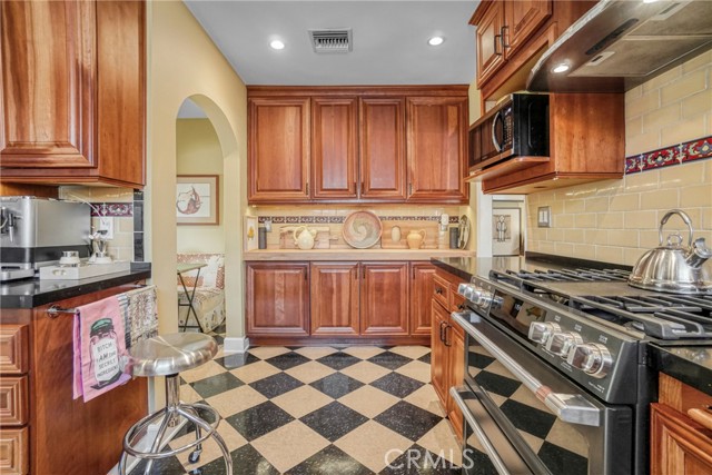 Detail Gallery Image 22 of 46 For 10754 Valley Spring, Studio City,  CA 91602 - 2 Beds | 2 Baths