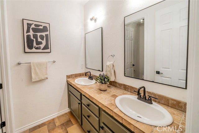 Image 34 of 49 For 581 La Salle Street