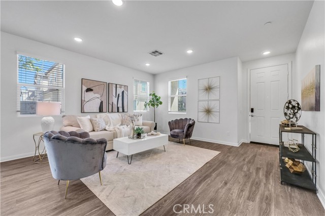 5855 Silveira Street, Eastvale CA: https://media.crmls.org/medias/57286ef2-8181-4f5f-9f67-786c058fa0af.jpg