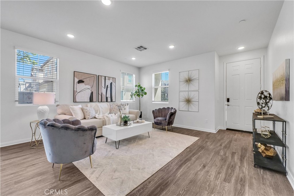 MLS #OC25151215 img 3