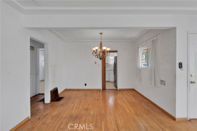 10125 Annetta Ave., South Gate CA: https://media.crmls.org/medias/57287d12-5370-4fae-9f9c-a4c8846c97ab.jpg
