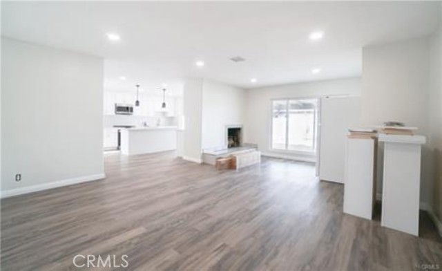 Detail Gallery Image 5 of 32 For 17023 Burton, Van Nuys,  CA 91406 - 4 Beds | 2 Baths