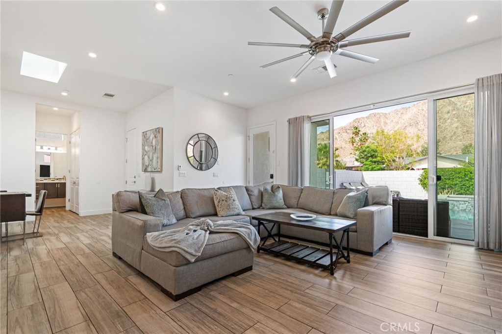 MLS #SR25103024 image #4