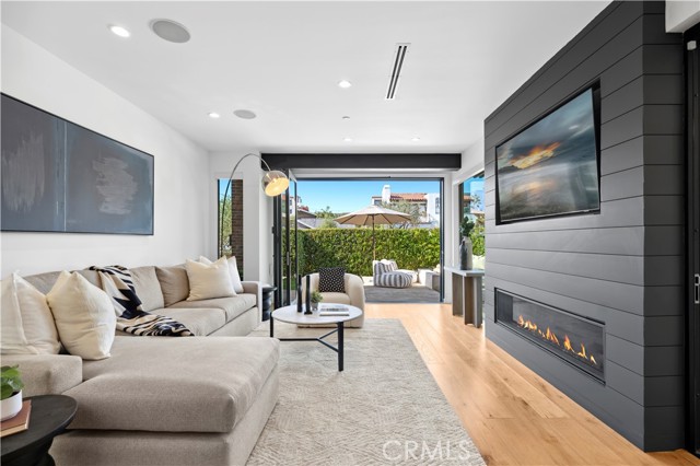 Detail Gallery Image 4 of 32 For 608 Orchid Ave, Corona Del Mar,  CA 92625 - 3 Beds | 3/1 Baths