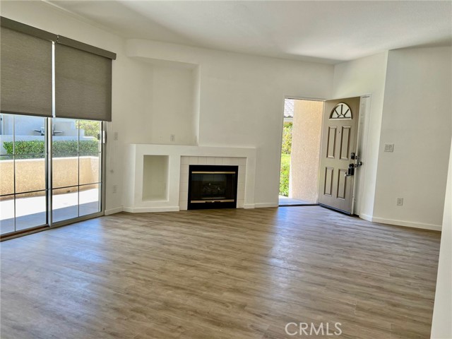 Detail Gallery Image 3 of 19 For 8070 East Treeview Court, Anaheim,  CA 92808 - 2 Beds | 2 Baths