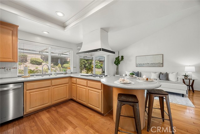 21802 Bass Lake Circle, Lake Forest CA: https://media.crmls.org/medias/572e0173-1470-4f97-8d95-7ecdae9281bb.jpg