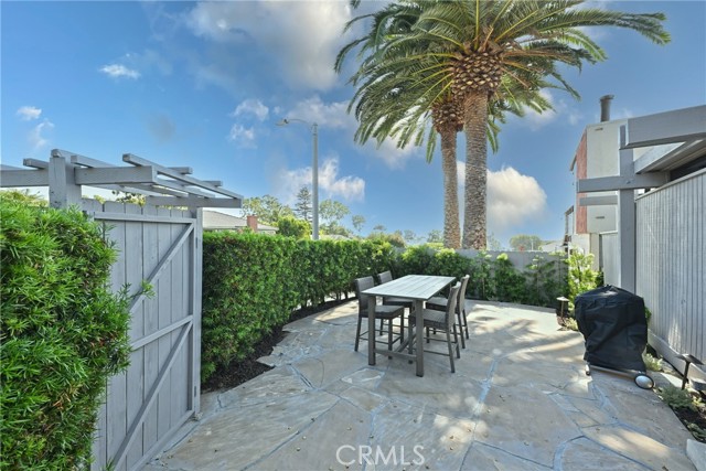 Detail Gallery Image 2 of 39 For 534 Legion, Laguna Beach,  CA 92651 - 2 Beds | 1 Baths