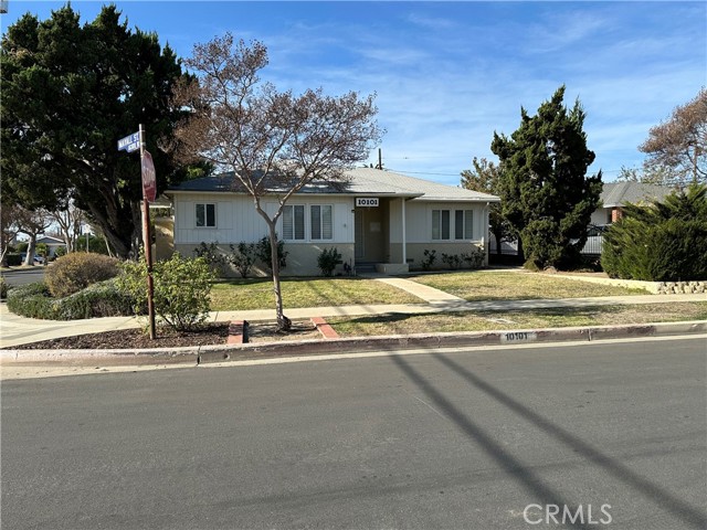 Detail Gallery Image 1 of 12 For 10101 Sophia Ave, Granada Hills,  CA 91343 - 3 Beds | 2 Baths