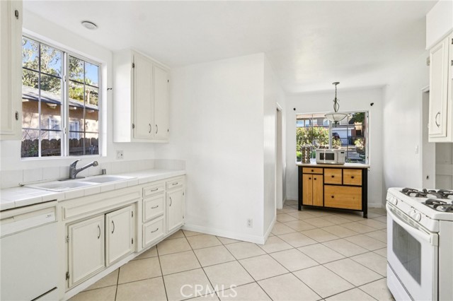 Detail Gallery Image 29 of 39 For 10509 Silverton, Tujunga,  CA 91042 - 4 Beds | 3 Baths