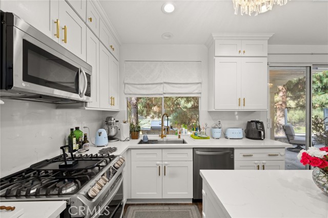 73 Northern Pine, Aliso Viejo CA: https://media.crmls.org/medias/57329892-1fc5-4d72-917d-870e885335ab.jpg