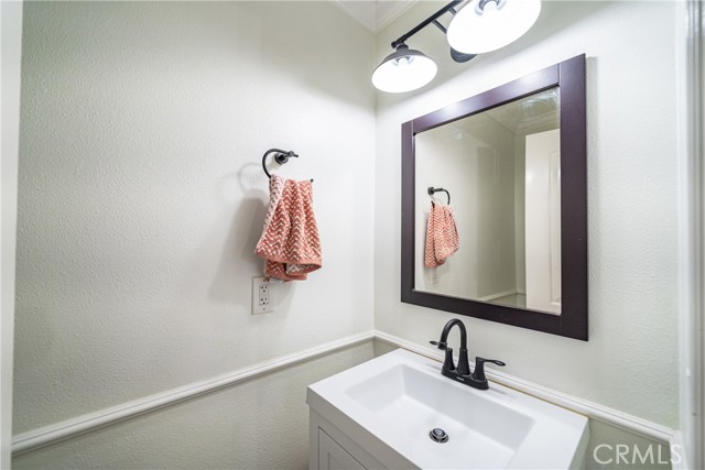 201 W Alton Ave, Santa Ana CA: https://media.crmls.org/medias/5732b6fc-0eb9-49bf-8e0e-97e02123d33d.jpg