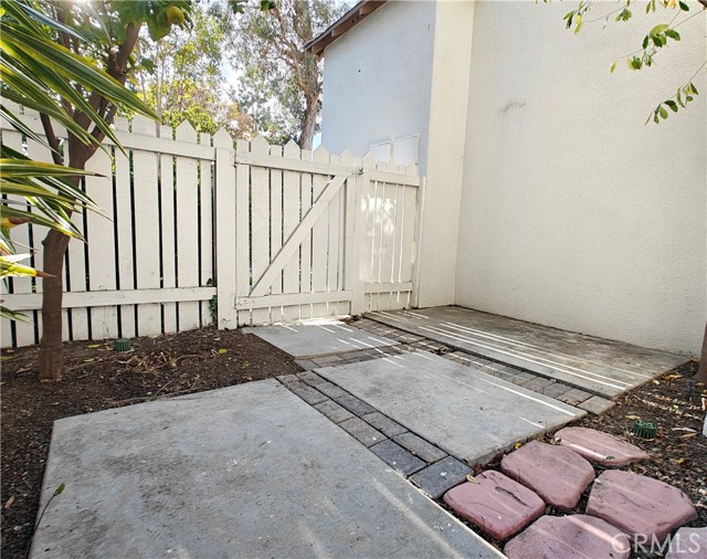 Detail Gallery Image 25 of 36 For 178 Garden Gate Ln, Irvine,  CA 92620 - 3 Beds | 2/1 Baths