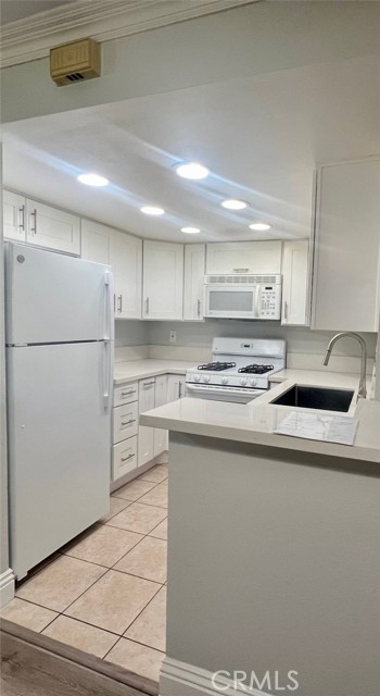 Detail Gallery Image 3 of 10 For 3110 Cochise Way #88,  Fullerton,  CA 92833 - 1 Beds | 1 Baths