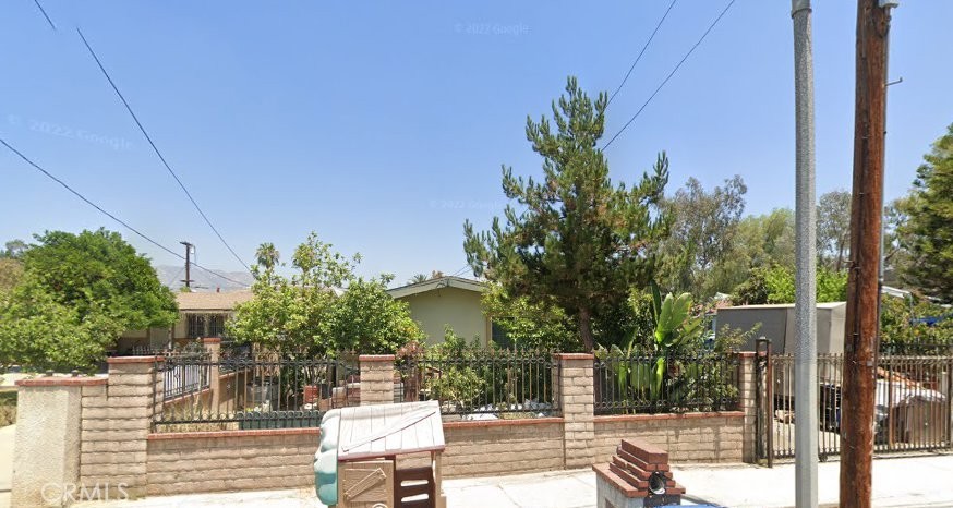 11718 Borden Avenue
