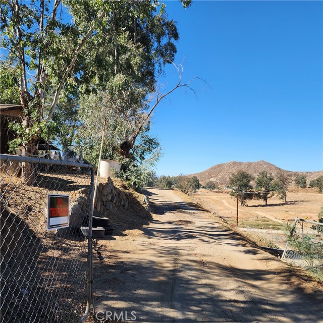 Detail Gallery Image 2 of 13 For 26200 Amanda Ave, Hemet,  CA 92545 - 2 Beds | 1 Baths